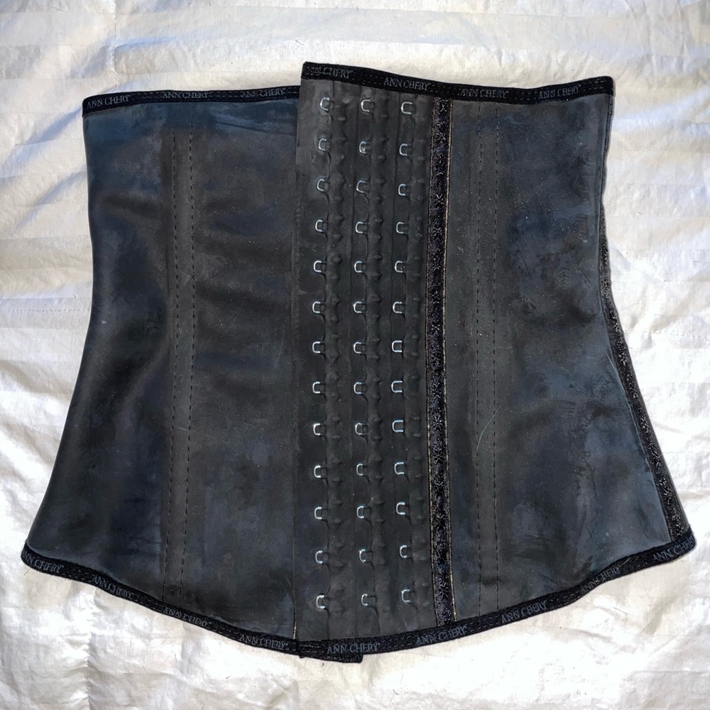 Ann Chery Waist Trainer